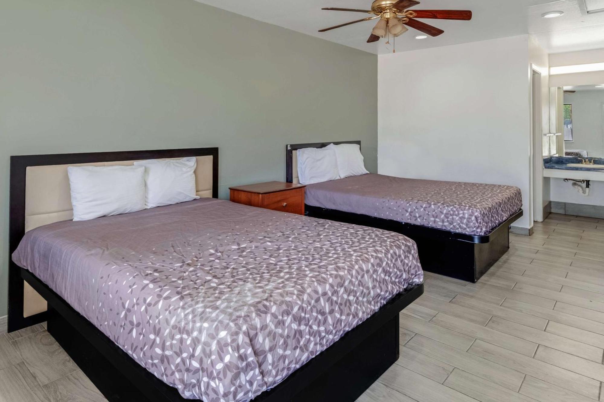Americas Value Downtown Riverwalk Motel 3*